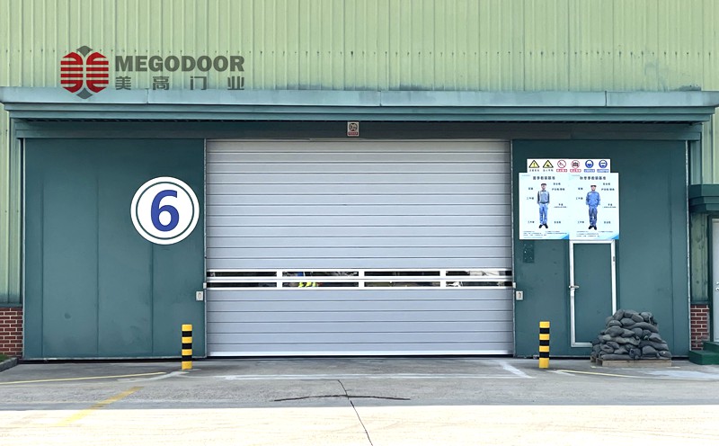 浦項(xiàng)制鐵安裝抗風(fēng)硬質(zhì)快速卷簾門插圖