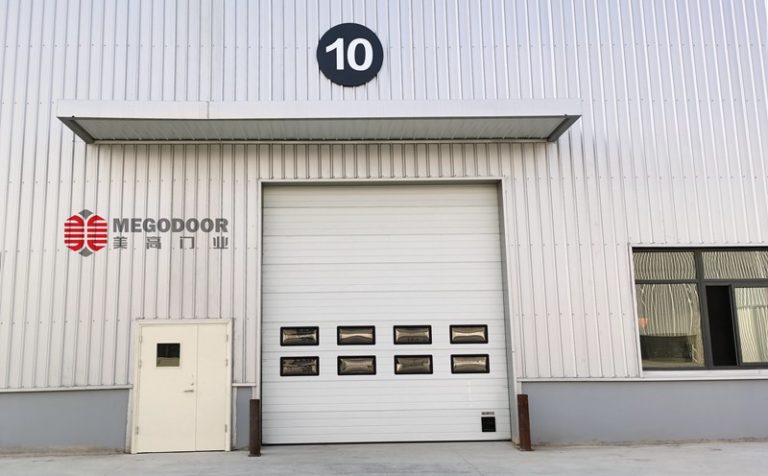美高門業(yè)：無錫專業(yè)提升門制造商，打造保溫、抗風(fēng)、密封、防蟲的高品質(zhì)工業(yè)門系統(tǒng)縮略圖