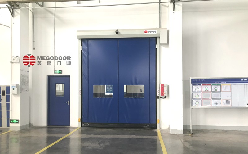 無錫汽車零部件工廠安裝的快速卷簾門插圖